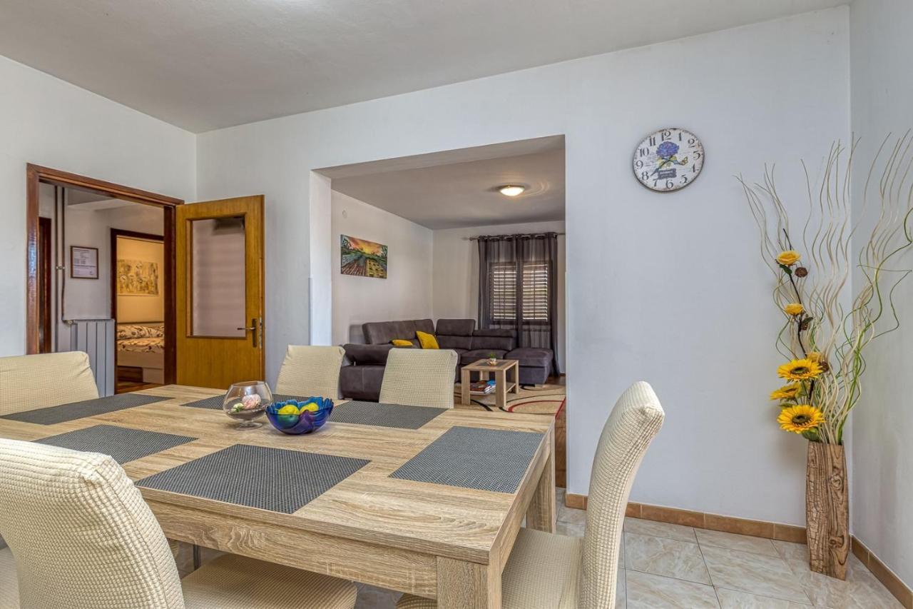 דירות Loborika Emanuela With Private Pool מראה חיצוני תמונה