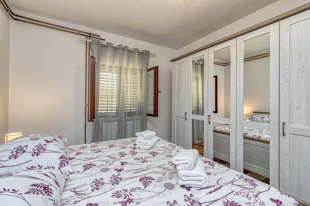 דירות Loborika Emanuela With Private Pool מראה חיצוני תמונה