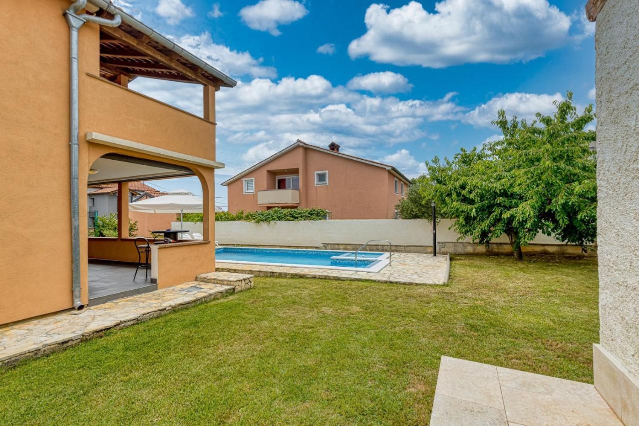 דירות Loborika Emanuela With Private Pool מראה חיצוני תמונה