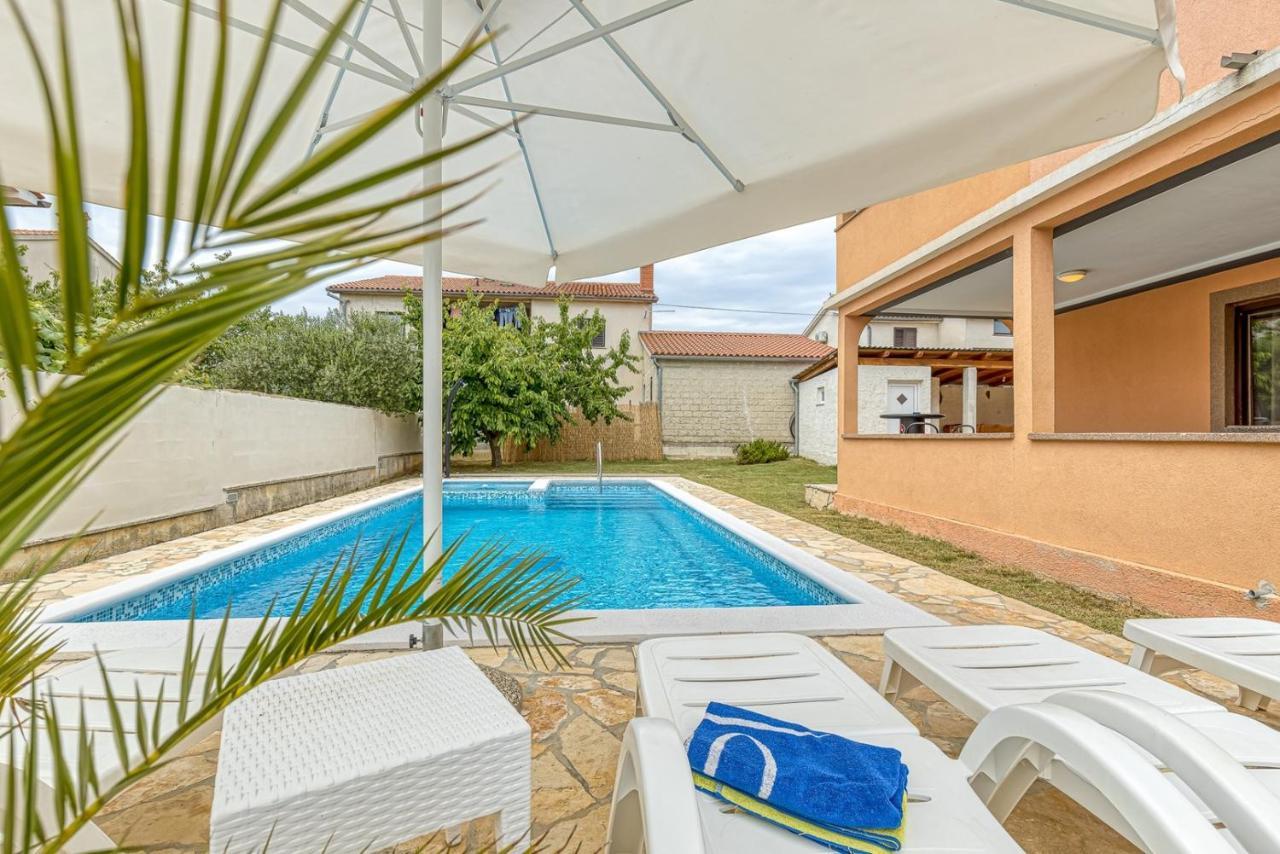דירות Loborika Emanuela With Private Pool מראה חיצוני תמונה