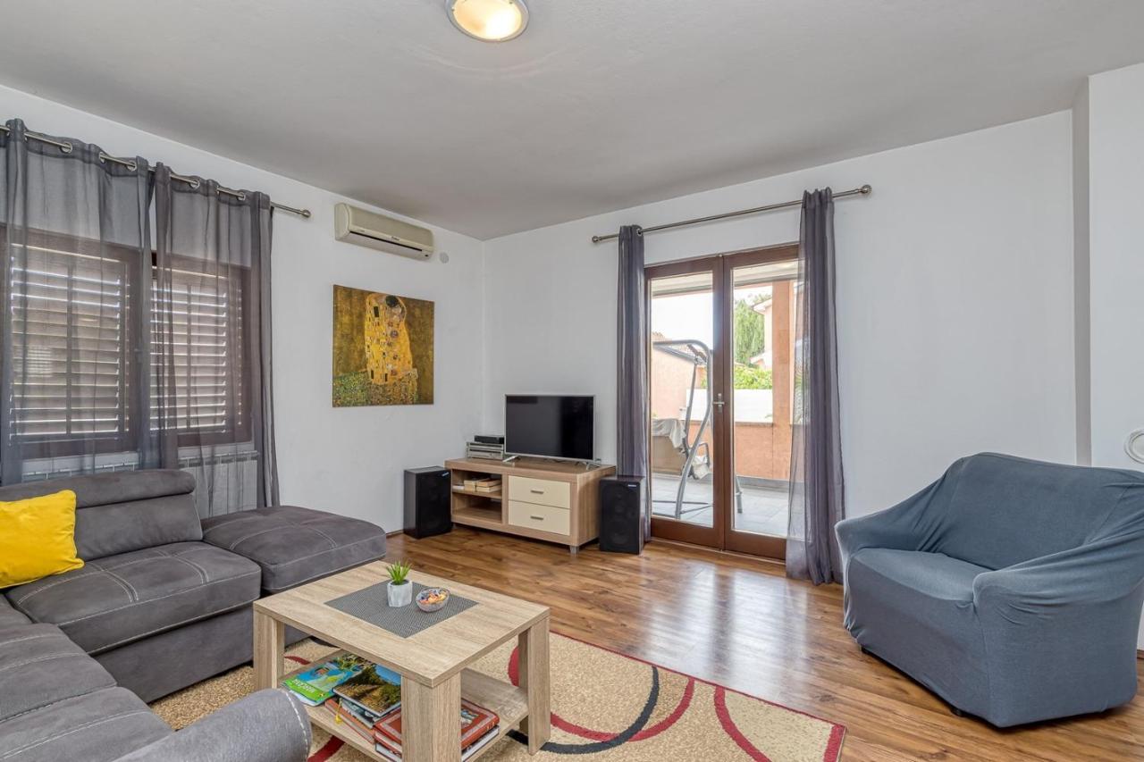 דירות Loborika Emanuela With Private Pool מראה חיצוני תמונה