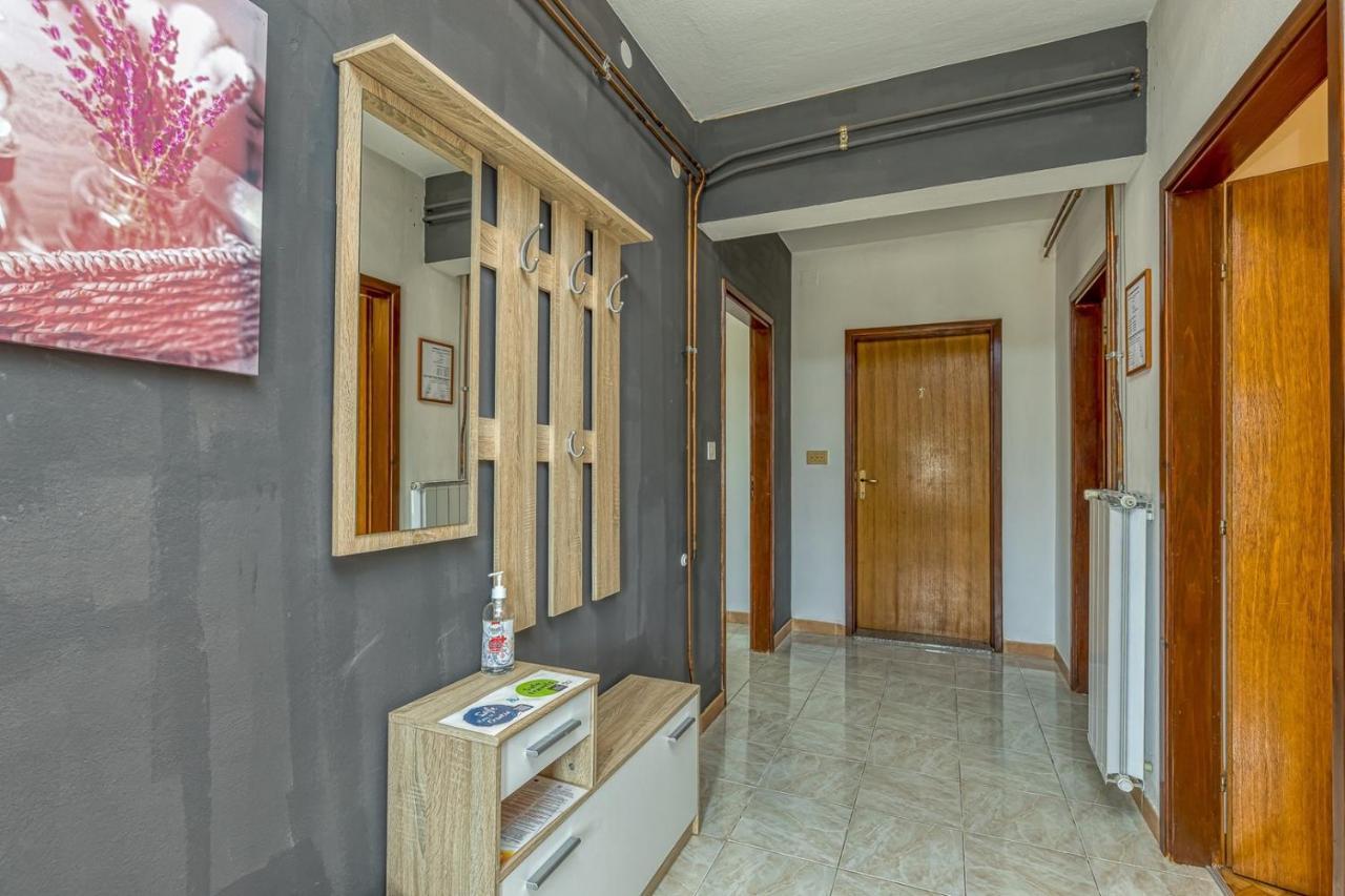 דירות Loborika Emanuela With Private Pool מראה חיצוני תמונה